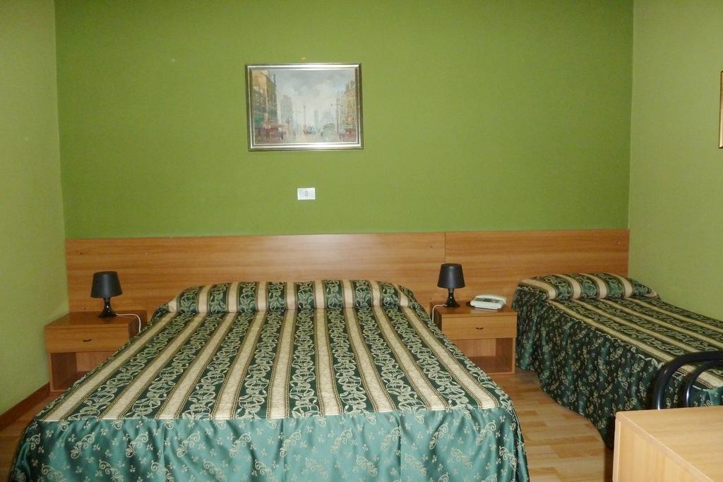 Hotel Sutrium الغرفة الصورة